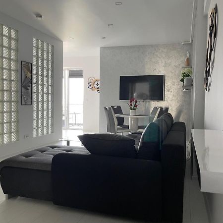 Luxury Westpark 2-Room Apartment Lakeview W5 부쿠레슈티 외부 사진