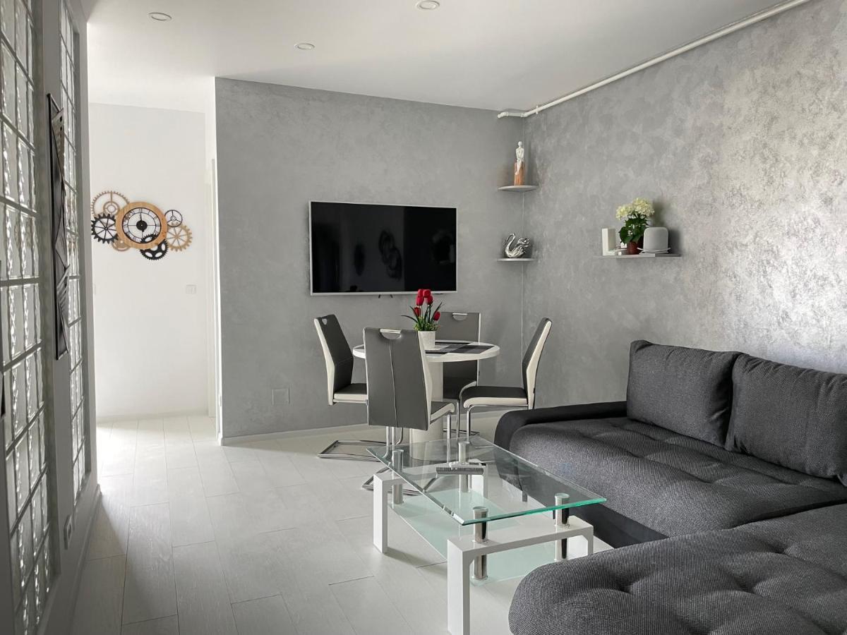 Luxury Westpark 2-Room Apartment Lakeview W5 부쿠레슈티 외부 사진