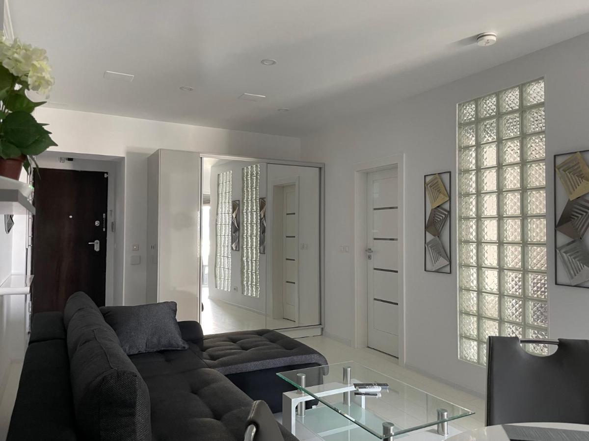 Luxury Westpark 2-Room Apartment Lakeview W5 부쿠레슈티 외부 사진